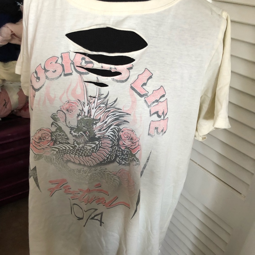Tee shirt
